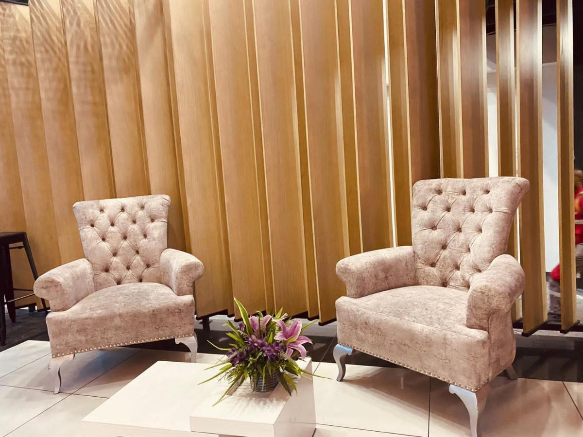 איבגו Hotel Doral Inn מראה חיצוני תמונה