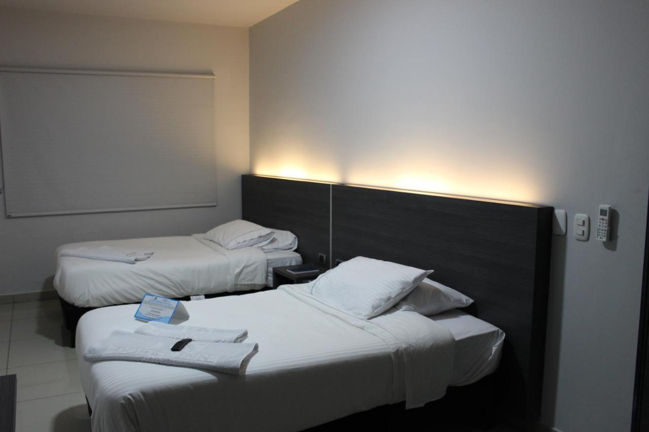 איבגו Hotel Doral Inn מראה חיצוני תמונה