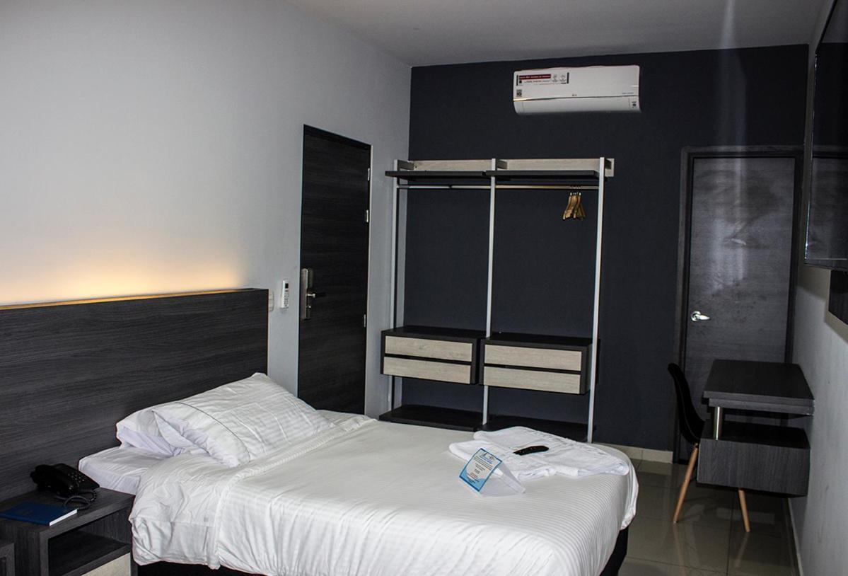 איבגו Hotel Doral Inn מראה חיצוני תמונה